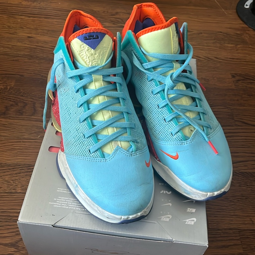 King James slightly used men’s size 10